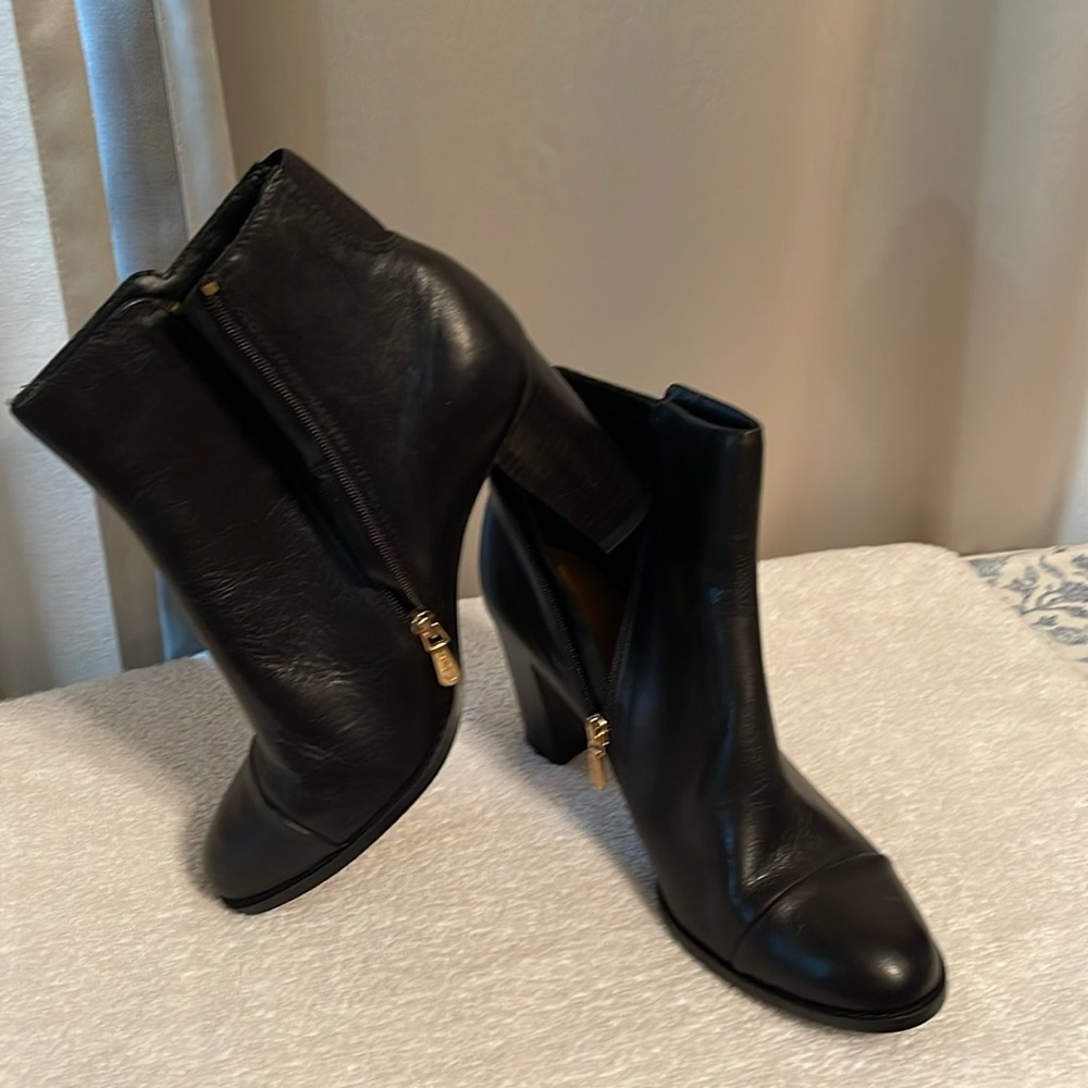 Women’s Clark’s black boots with heel - size 9